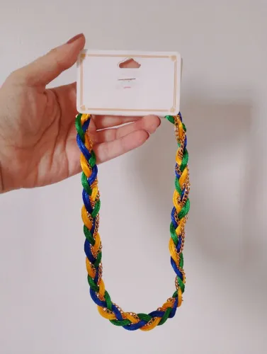 Colares e pulseiras para jogo do Brasil