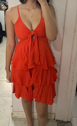 Vestido Laranja Com Babados E Amarração No Busto