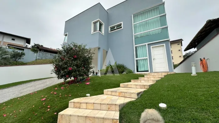 Casa em condomínio fechado com 3 suítes à venda no bairro América em Joinville-SC por R$ 2