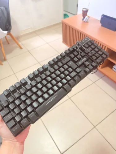 Teclado gamer exbon (troquei de teclado, funciona normal)