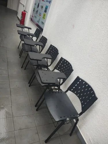 25 Carteiras Universitárias