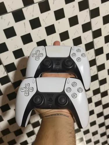 Vendo controles de ps5(preço dos 2 juntos)