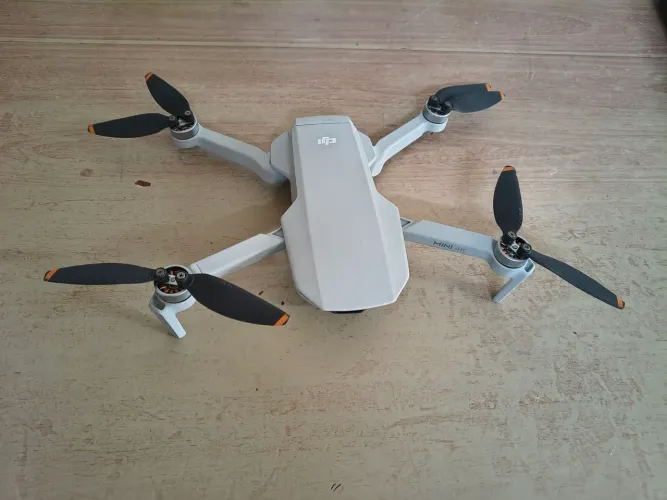 Drone sem controle DJI mini 4