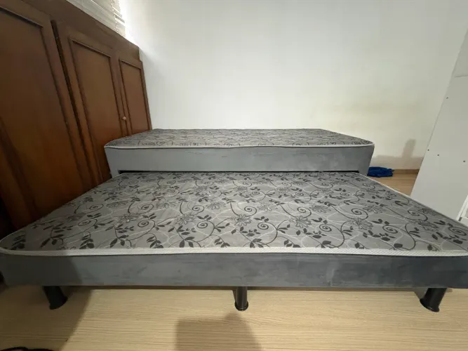 Cama box com molas ensacadas e auxiliar