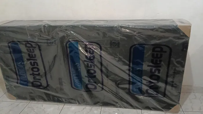 Base de cama de solteiro e colchão 