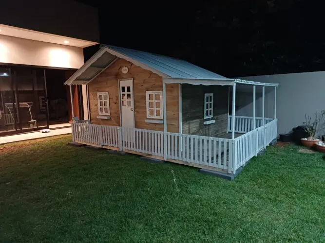 Casas de boneca direto da fábrica