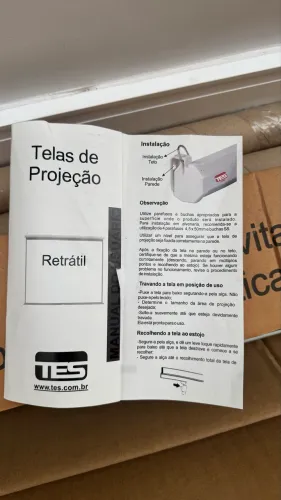 TELA DE PROJEÇÃO RETRÁTIL TES 100? - NOVA NA CAIXA