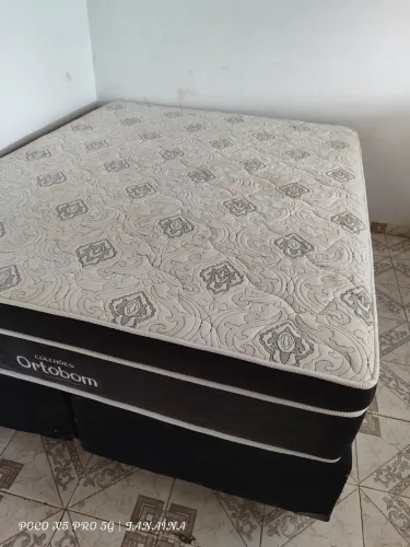 Vende-se cama tamanho Queen.