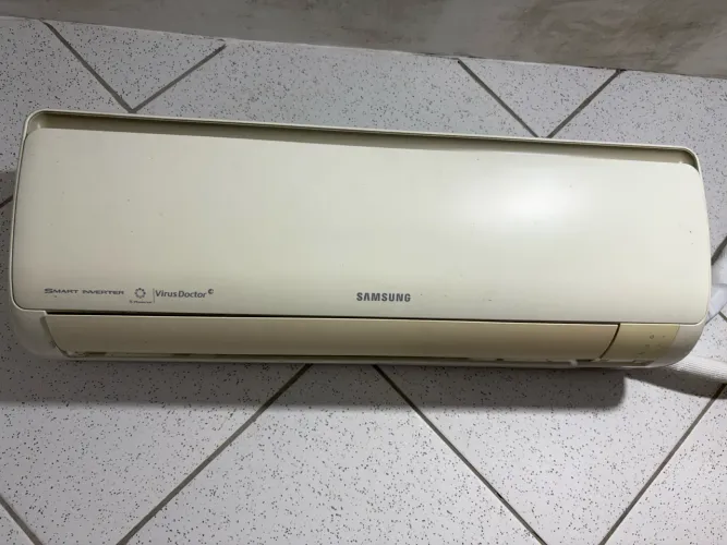 Ar condicionado Samsung 12000 btus (não gela)