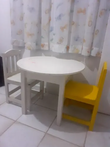 Mesinha infantil de madeira