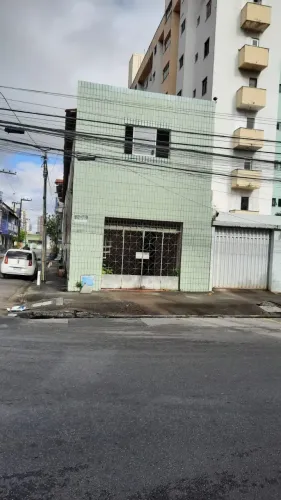 P/ Investidores! Prédio Comercial com 07 quitinetes, 288m², esquina, 4,80mx30m, próx. Sefa