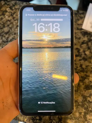 Vendo iPhone XR branco 