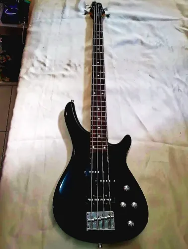 Baixo Condor semi-novo