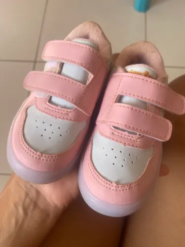 Sapato infantil com luzes 