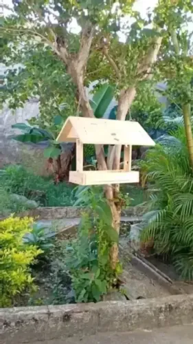COMEDOURO EM MADEIRA ARTESANAL PARA PÁSSAROS - TODO PARAFUSADO