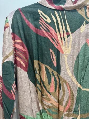 Macaquinho manga longa em Viscose estampado