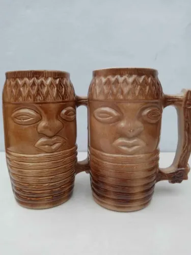 Par de Canecas Decorativas em Cerâmica
