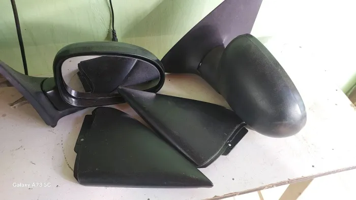 VENDO UM PAR DE RETROVISORES DO GOL ano 99a2005