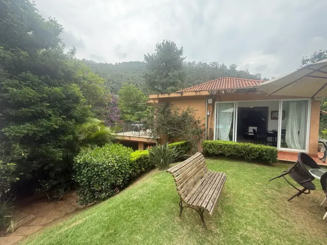 Sobrado para venda com 1000 metros quadrados com 4 quartos em Itaipava - Petrópolis - RJ