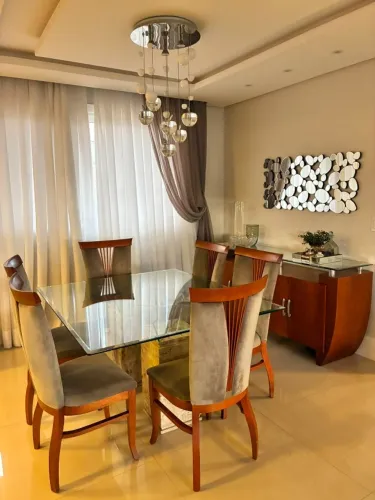 Mesa de jantar com 6 cadeiras e balcão