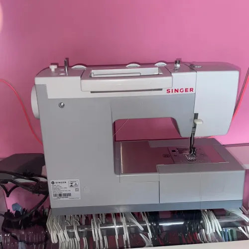 Máquina de Costura Singer