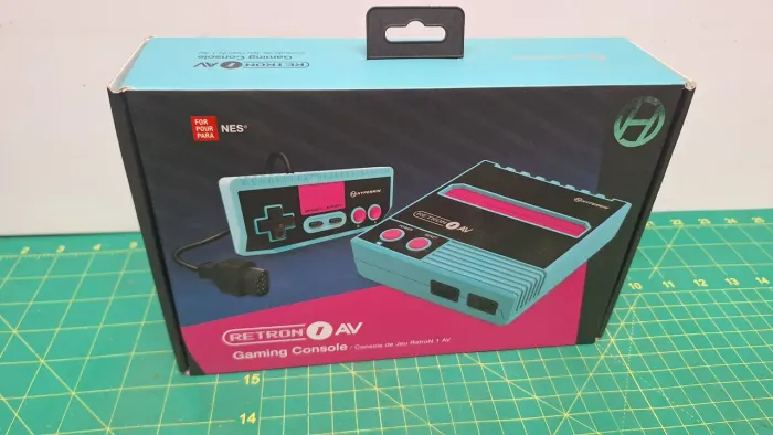 Console RetroN 1 AV - Compatível com Jogos NES | Retrô Clássico