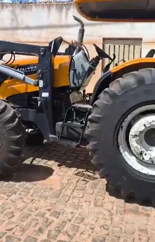 Vendo trator valtra A850R ano 2022 zerado *