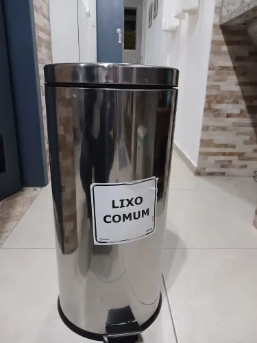 Lixeira em inox Mor (grande) 30 litros alt 62 cm