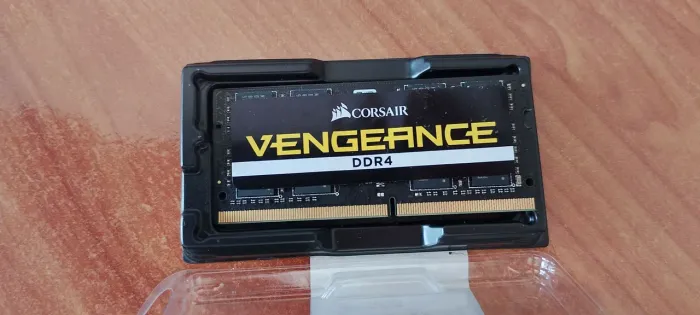 Vendo excelente memória corsair ddr4 16gb 2666 para notebook 