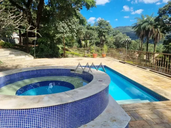 Casa á Venda no Condomínio Parque do Engenho | 290 m² - 4 quartos.