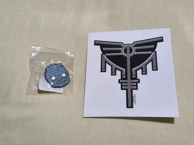 Kit Marvel Thor Love and Thunder Broche + Adesivo Original Geek