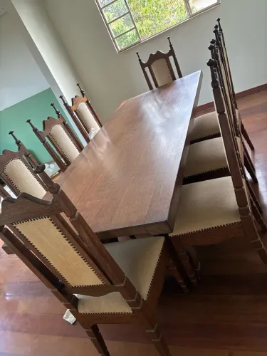 Mesa Madeira Maciça oito cadeiras