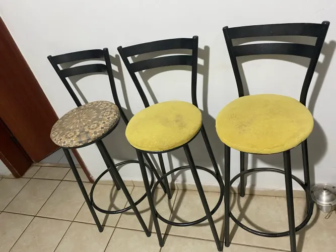Quarteto de banquetas.