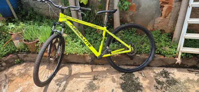 Bicicleta com marcha semi nova