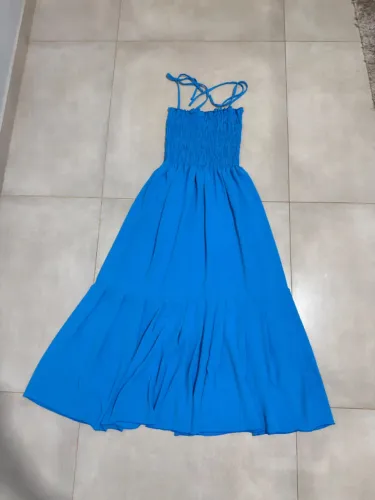 Vestido Longo Azul, usado apenas uma vez, não é transparente, fluido