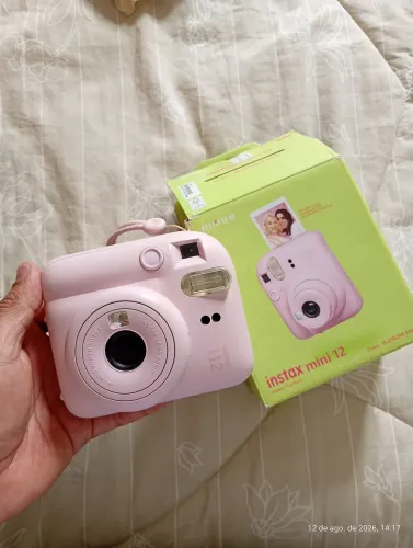 Câmera fotográfica polaroide rosa