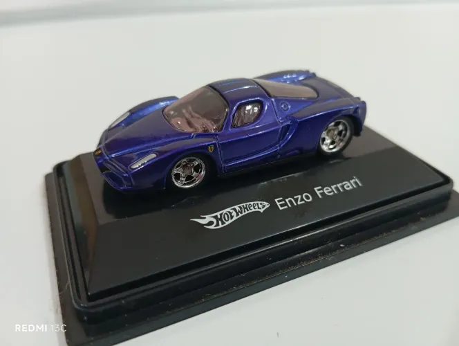 Rara Miniatura Enzo Ferrari - Hotwheels - escala 1/87