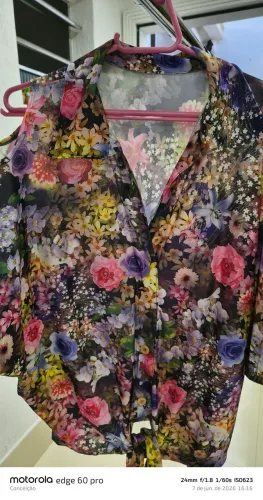 Linda blusa de malha tamanho M nunca usada