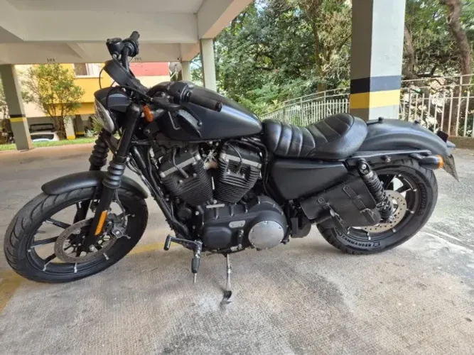 Harley Davidson Sportster XL883N Iron