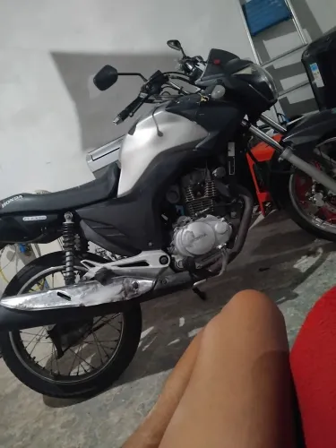 Vendo moto estado de conservação ótima moto boa msm pra anda pra vida toda 