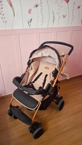 Carrinho de bebê e bebê conforto 