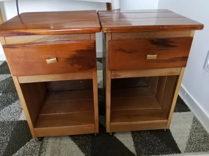 Vendo 2 criados mudos R$ 120 os 2.