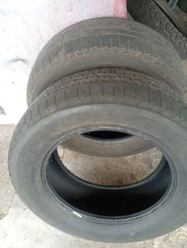 Vendo dois pneu usado bom pra camionete 265/60/18