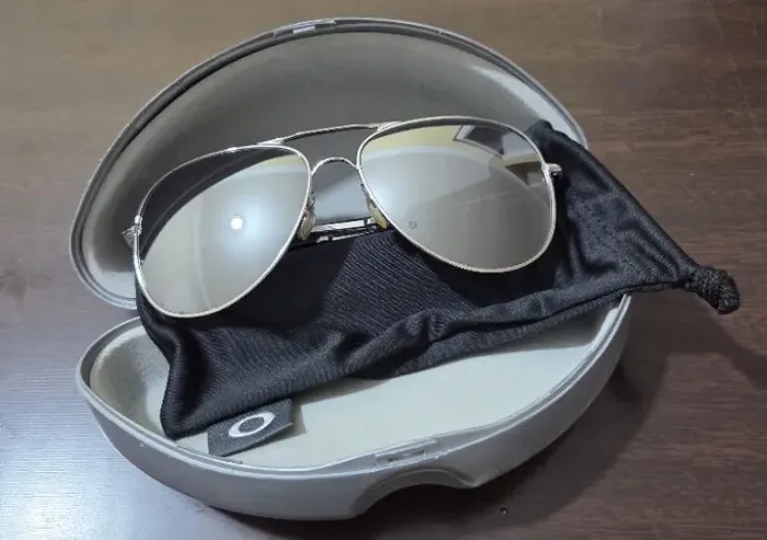 Óculos Oakley Original Aviador Espelhado Elmont L. Sem riscos.