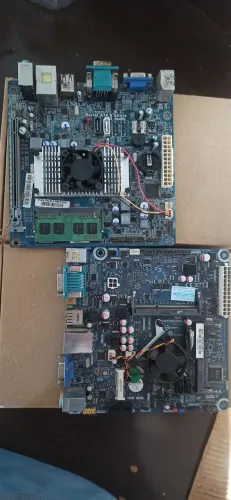 Lote de placas mãe de notebook, que serve como uso de PC.