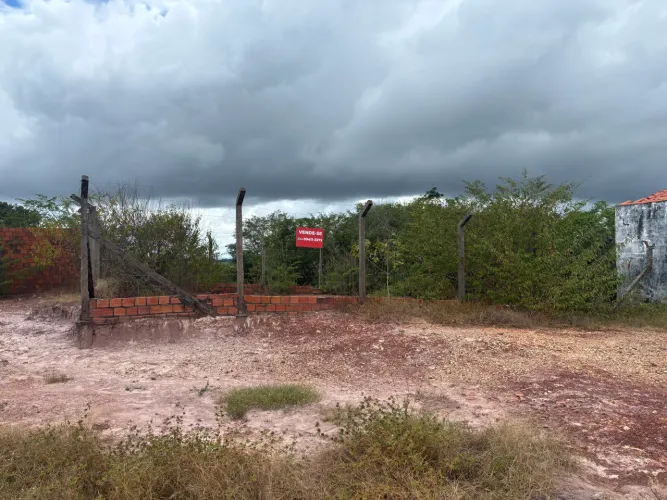 Vendo Lote 10x20 bairro Deus quer Z sudeste . 
