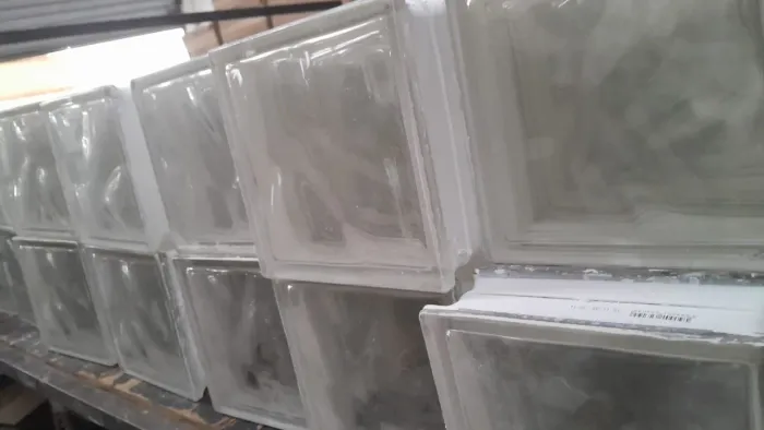 Tijolinhos decorativos de vidro transparente medidas 20 X 20 , tenho 115 , valor 7 rea c