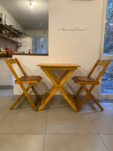 Mesa com 2 dobráveis em madeira 60 x 60 