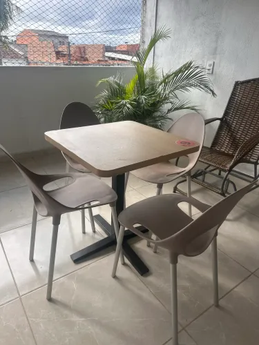 Mesa com cadeiras