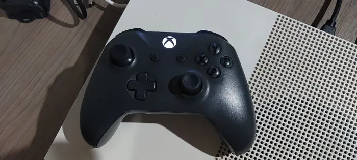 Controle de Xbox One S edição Storm Gray